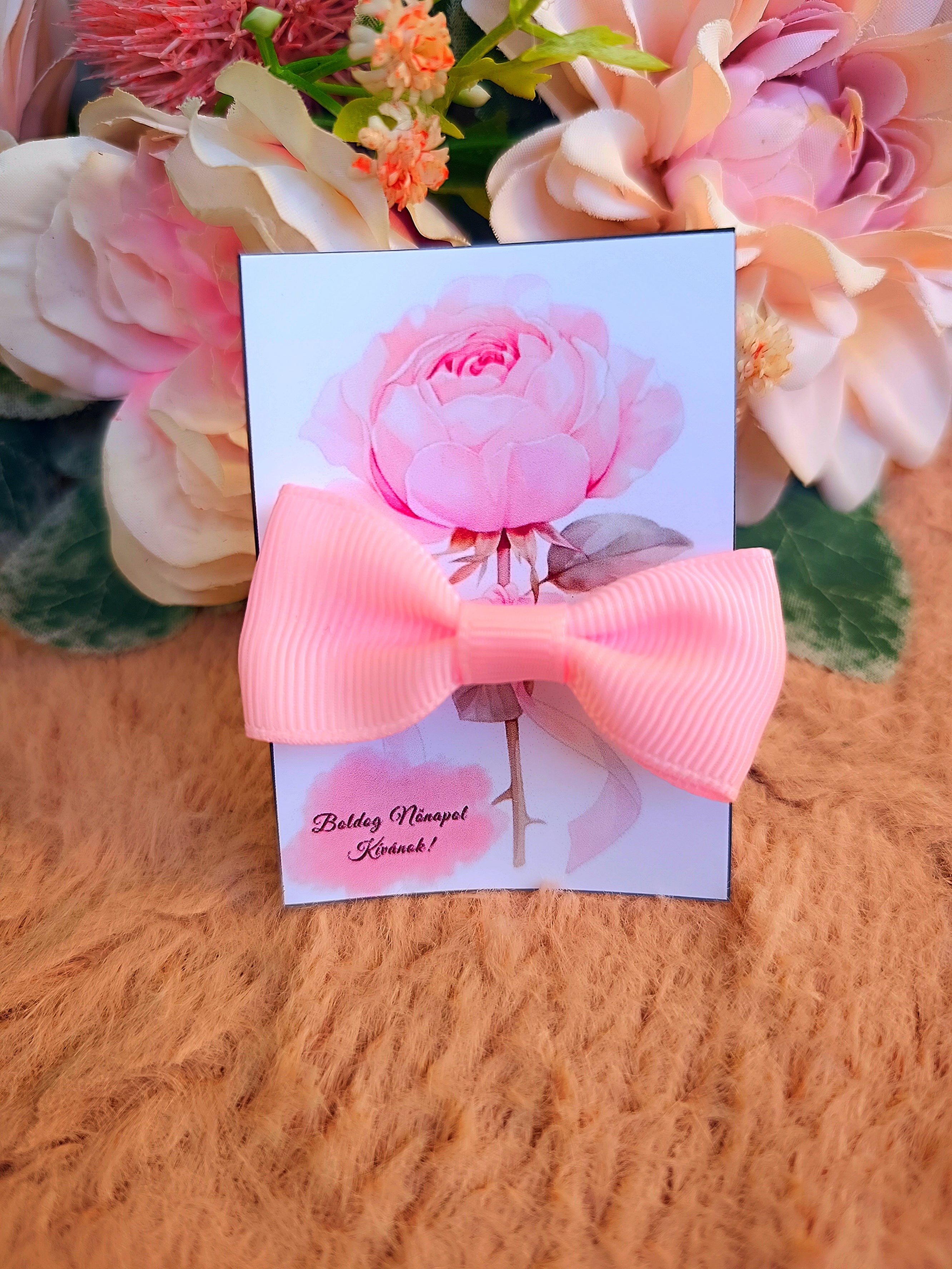 Ajándék masni hajgumi nőnapi világos rózsaszín